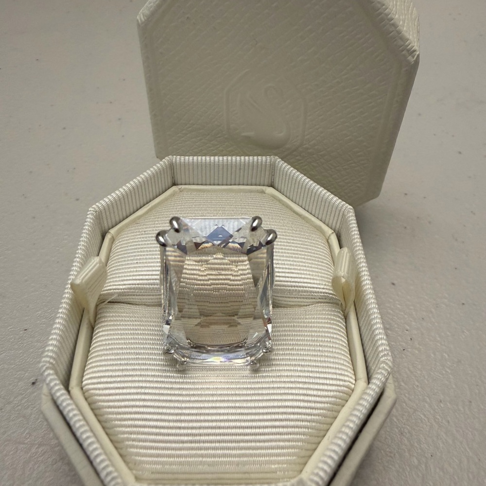 New Swarovski Mesmera Cocktail Ring, Octagon Cut Crystal, White, Rhodium Plated - Picture 10 of 11
